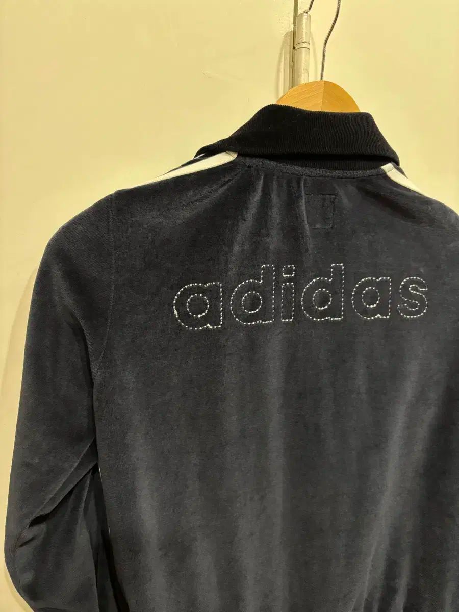 トラックトップス