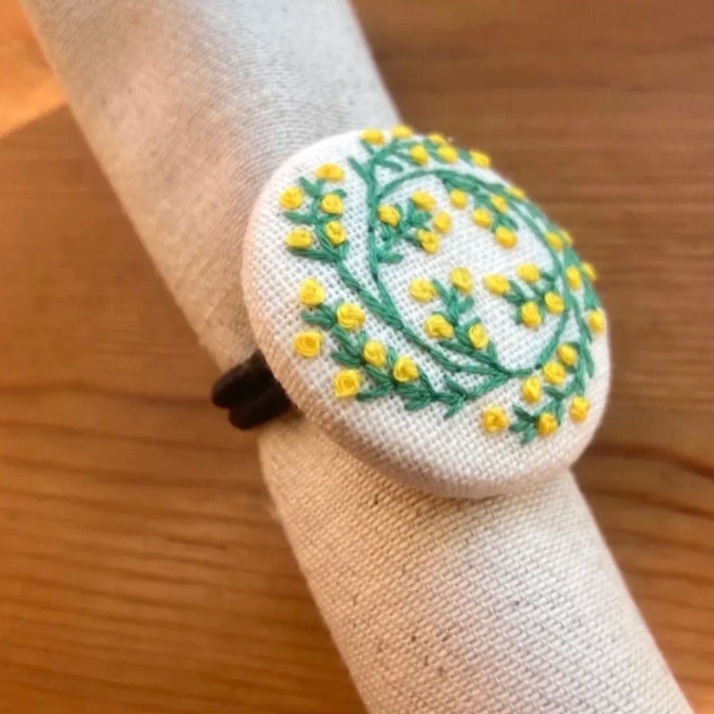 ❁hAnafany❁(専用) くるみボタン　鳥刺繍　ヘアゴム ❁hAnafany❁(専用) くるみボタン 鳥刺繍 ヘアゴム