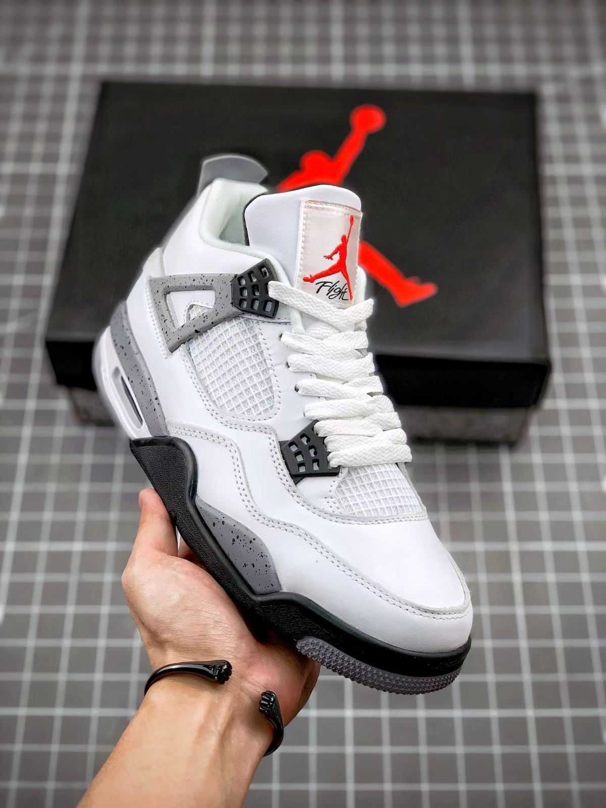 Nike  Air Jordan 4 White Cement 840606-192