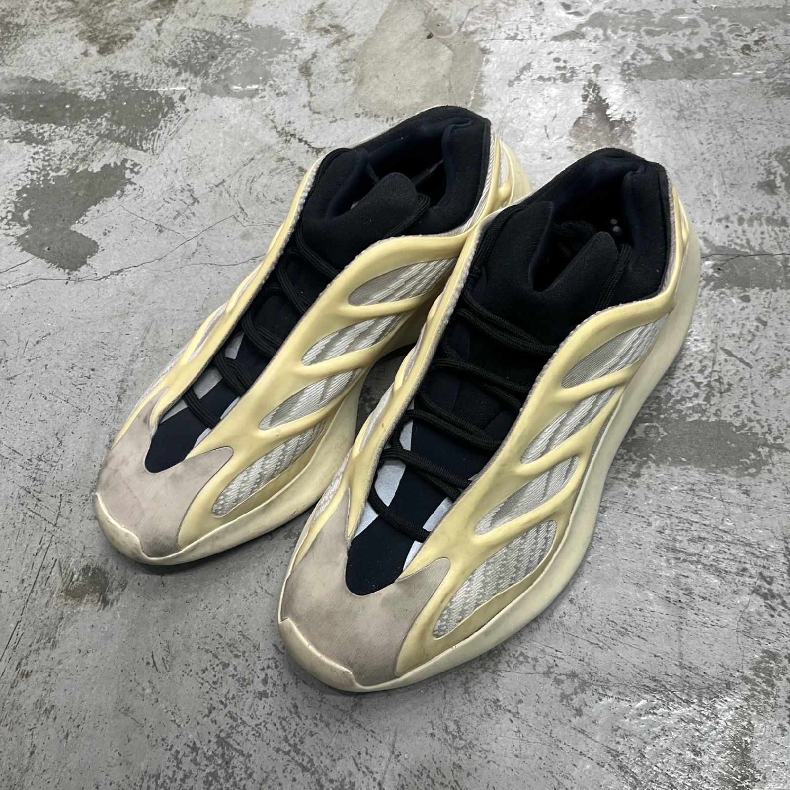adidas YEEZY 700V3 
