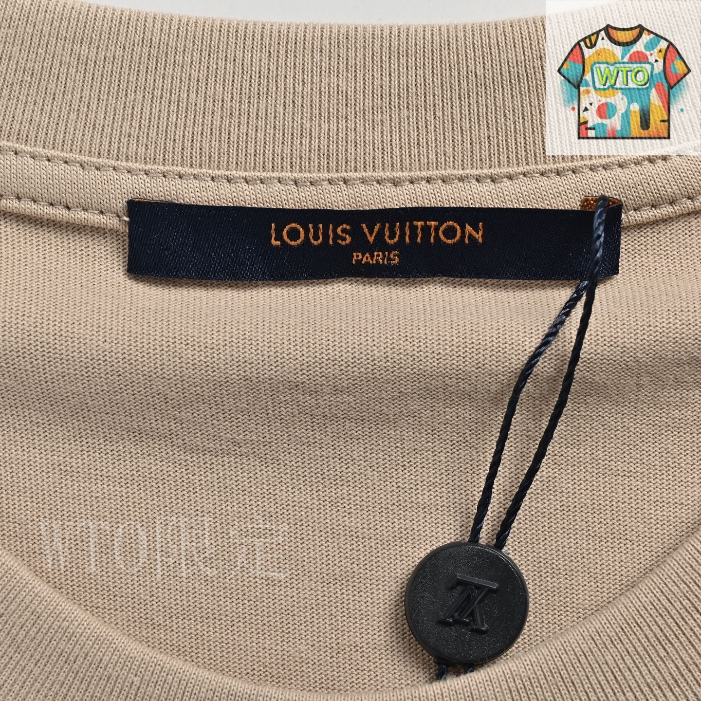 【快適な着心地】LOUIS VUITTON★Short-Sleeved Tシャツ 今日特価】Louis Vuitton / ルイ・ヴィトン 25SS 全幅ロゴ刺繍