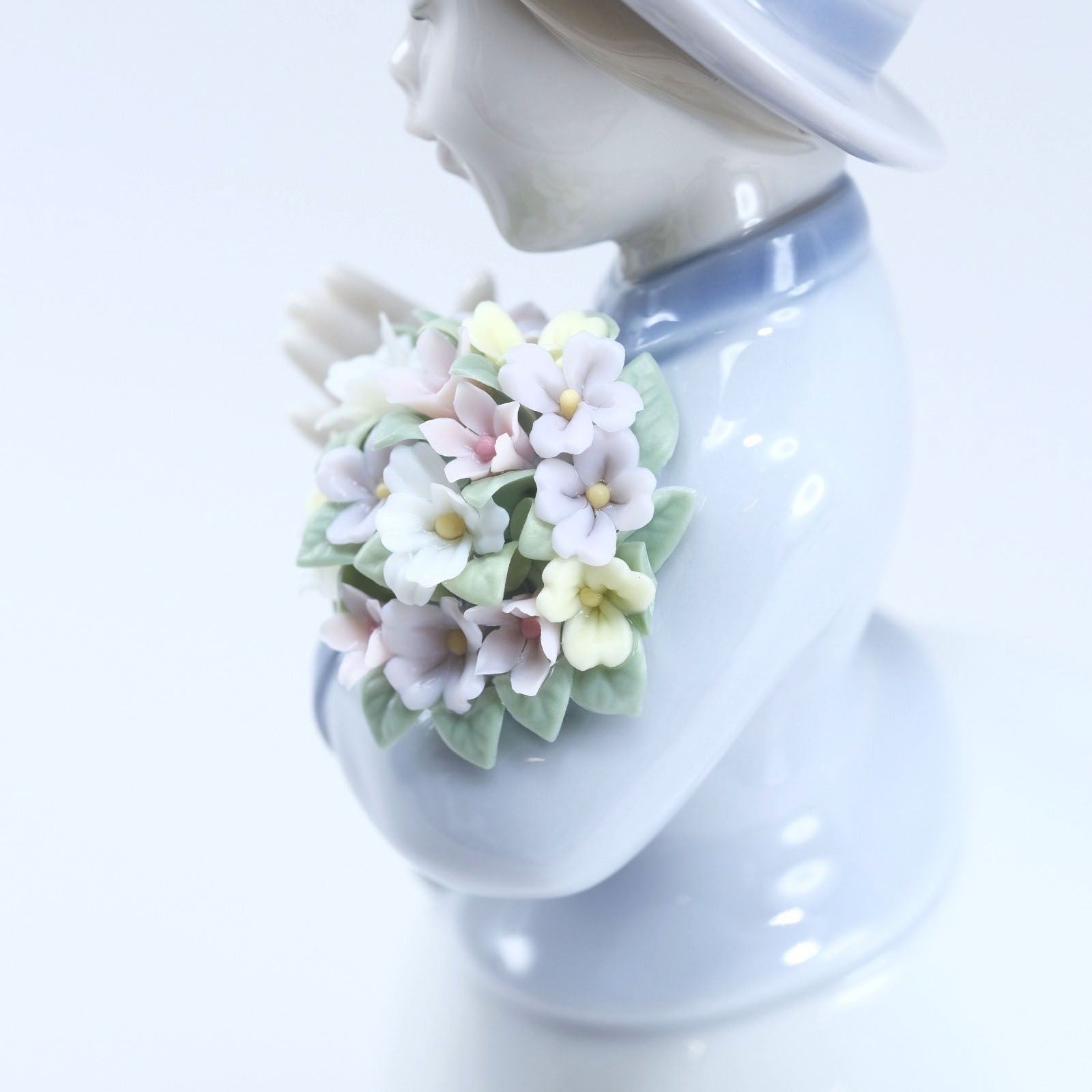 【絶版 希少 美品】リヤドロ LLADRO 6869 「大好きな香り」 絶版 希少 美品】リヤドロ LLADRO 6869 「大好きな香り」 - メルカリ