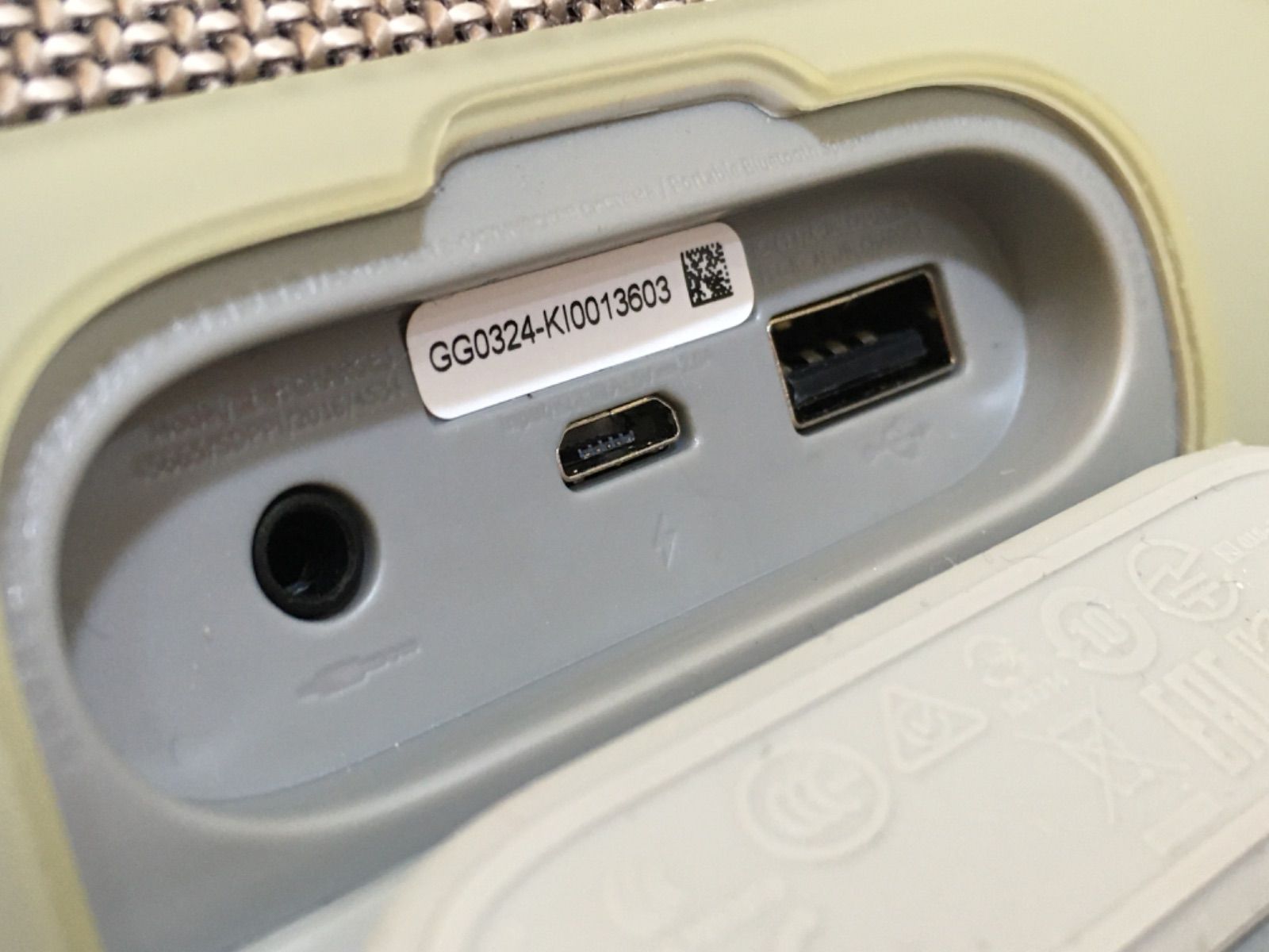ポータブルBluetoothスピーカー