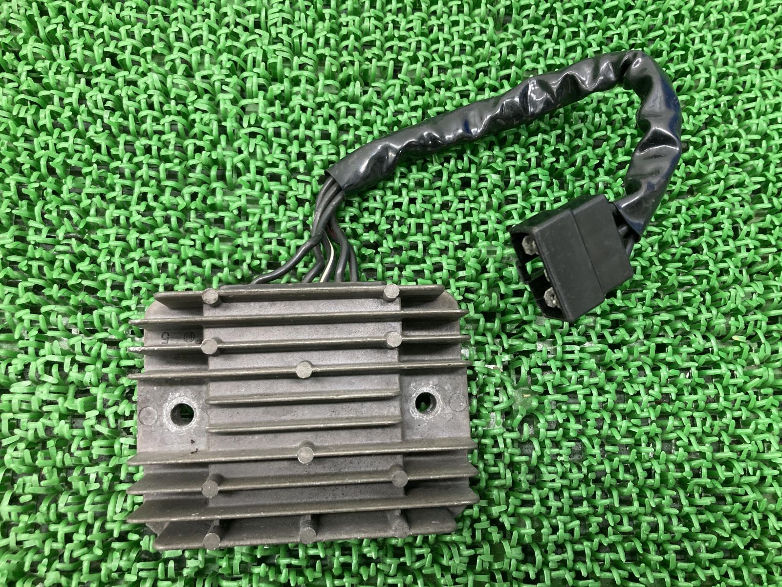 ボンネビルT100 レギュレター トライアンフ(TRIUMPH) 純正 中古 RS41