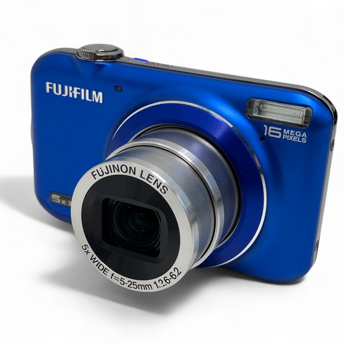 スリムなボディに、1600万画素CCD・広角28mm光学式5倍ズーム