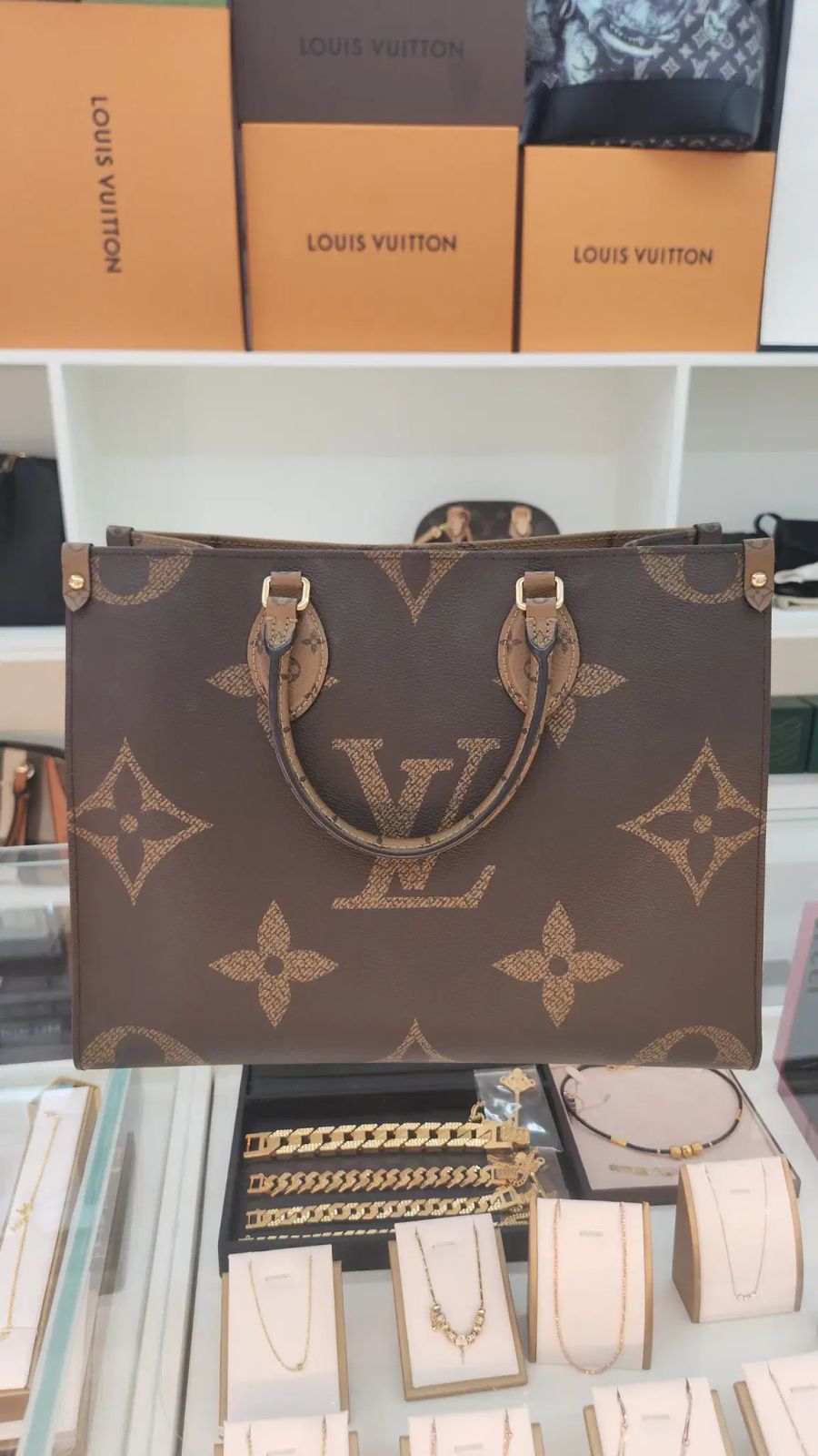 Louis Vuitton ルイヴィトン オンザゴー mm バッグ