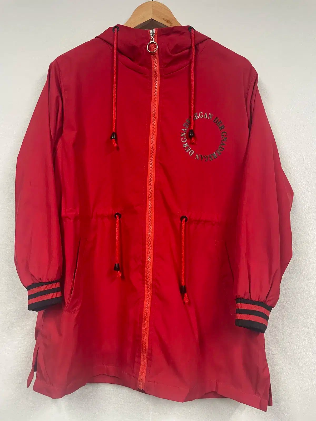 レイン フード ロング ウインドブレーカー ジャケット - レッド