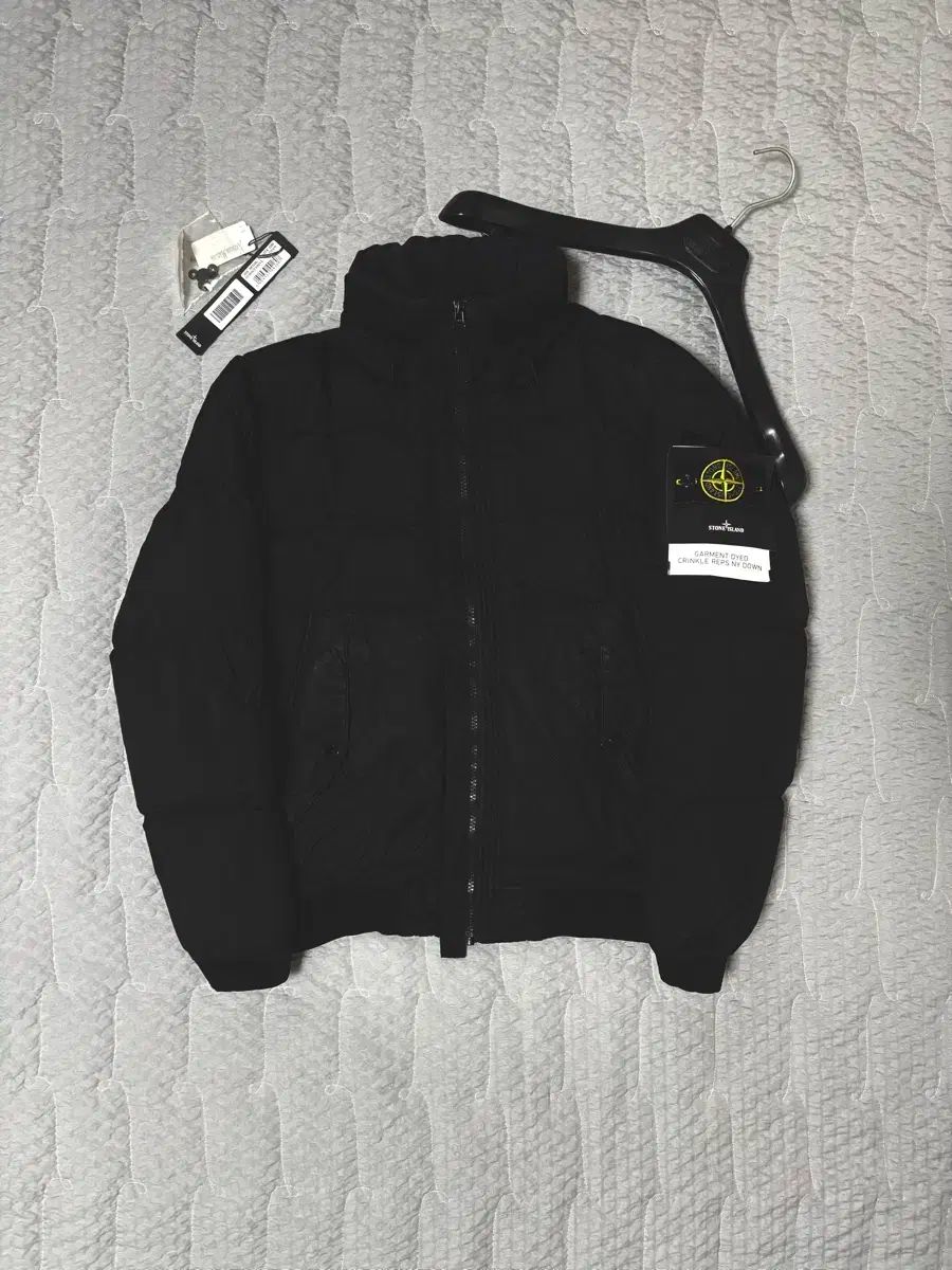 【雷市場（ポンジャン）商品韓国直送】 STONE ISLAND(ストーンアイランド) ダウンジャケット