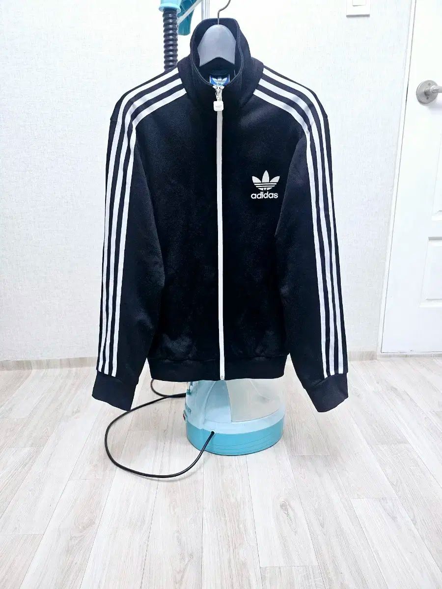 （ 95 ） adidas(アディダス) オリジナル ヨーロッパ 白×黒 トラックジャージ
