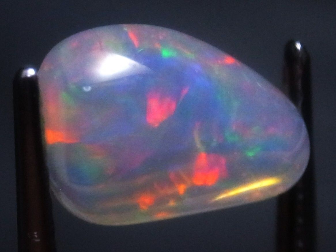 1．36ct 新品・天然クリスタルオパール磨き原石 エチオピア産