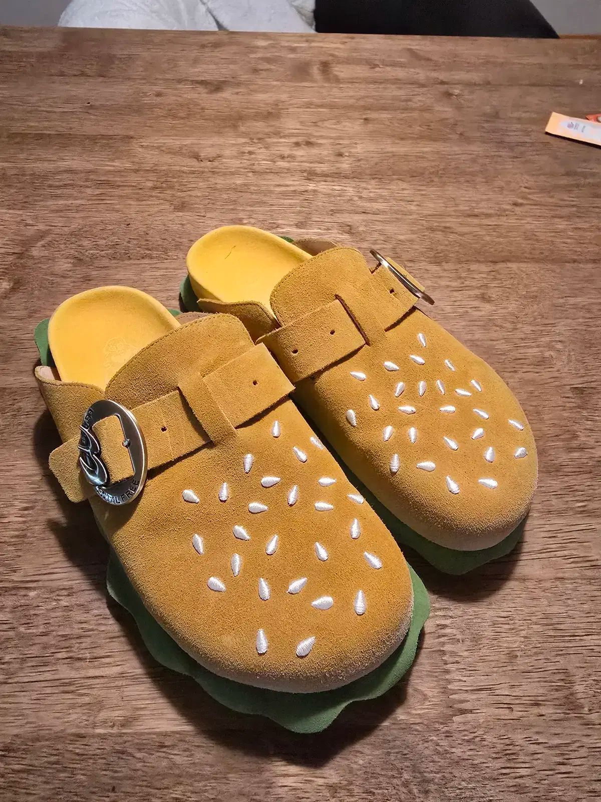 255 BBIMP x MENTAL FREE ハンバーガー スリッパ - メルカリ