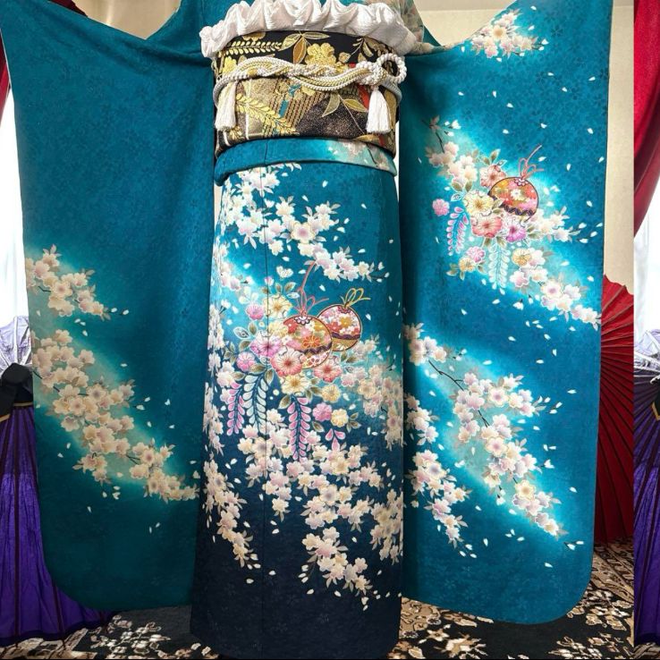 振袖フルセット(7点)・辻が花・金通し地・金駒刺繍・金彩・絞り・枝垂れ桜 振袖フルセット(7点)・辻が花・金通し地・金駒刺繍・金彩・絞り