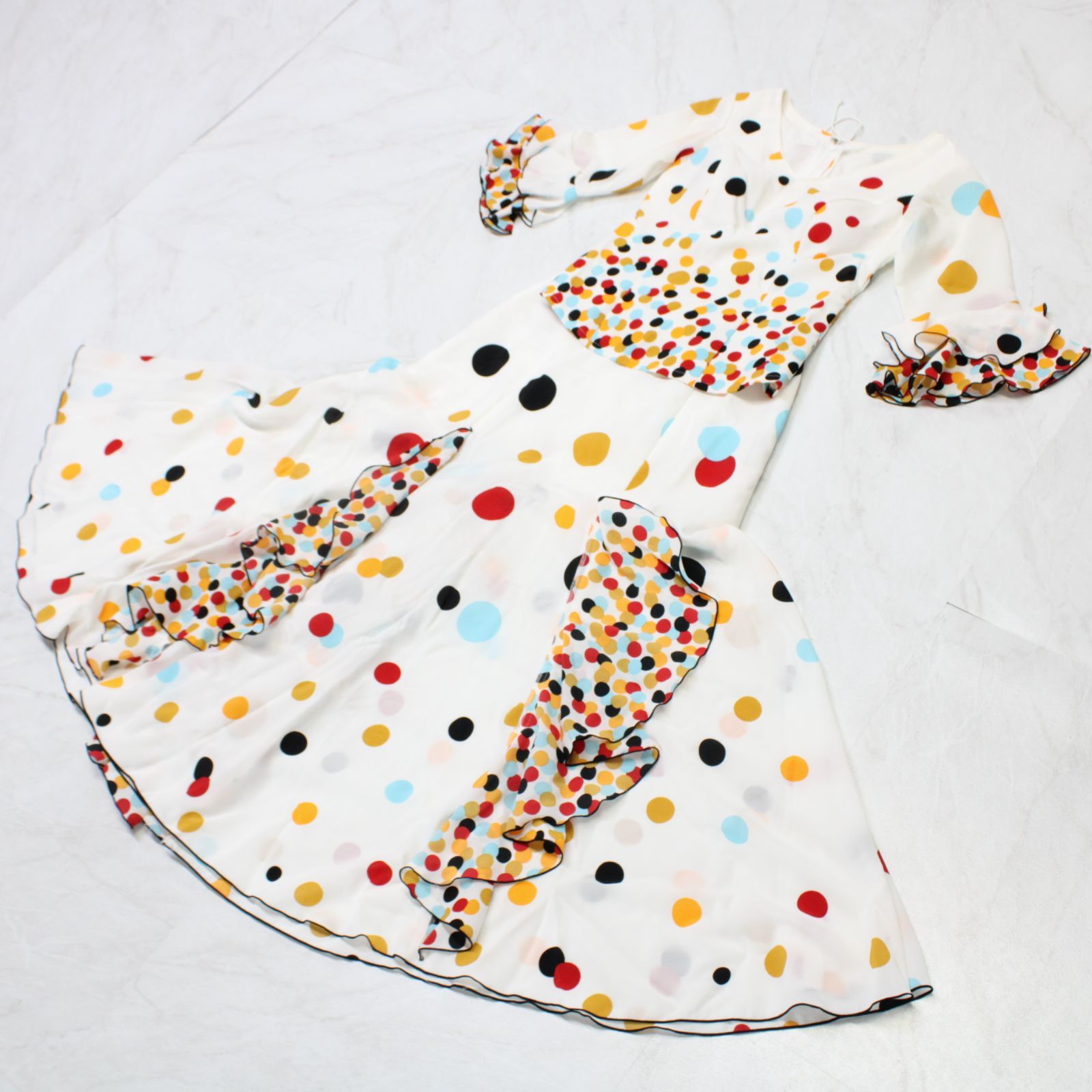 【美品 フラメンコ衣装】ホワイト＆花柄 Naomi Collection セット 美品 フラメンコ衣装】ホワイト Naomi collection ナオミ