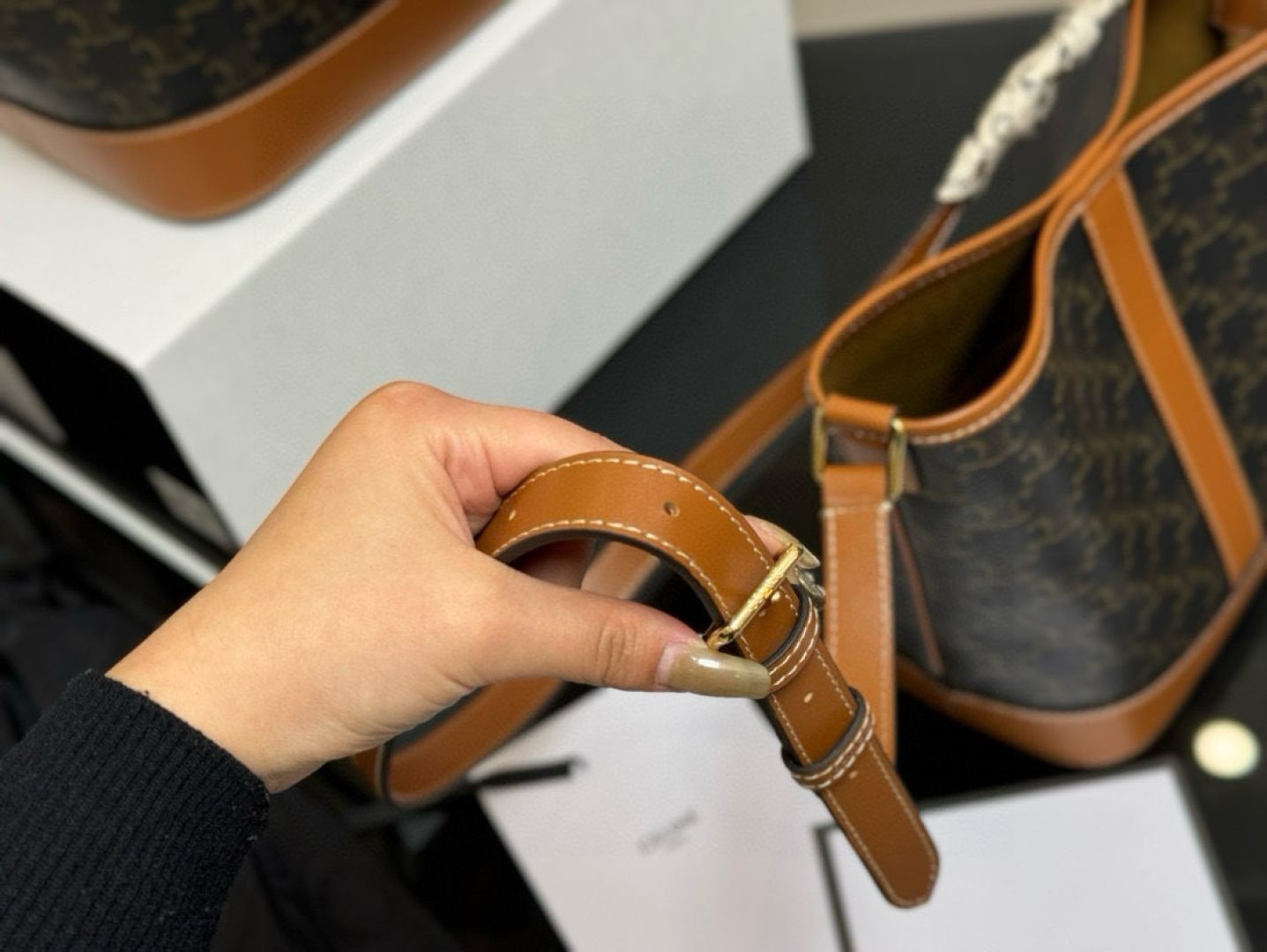 CELINE ミディアム バケット セリーヌ CELINE CELINE ハンドバッグ Bucket Clara バケット