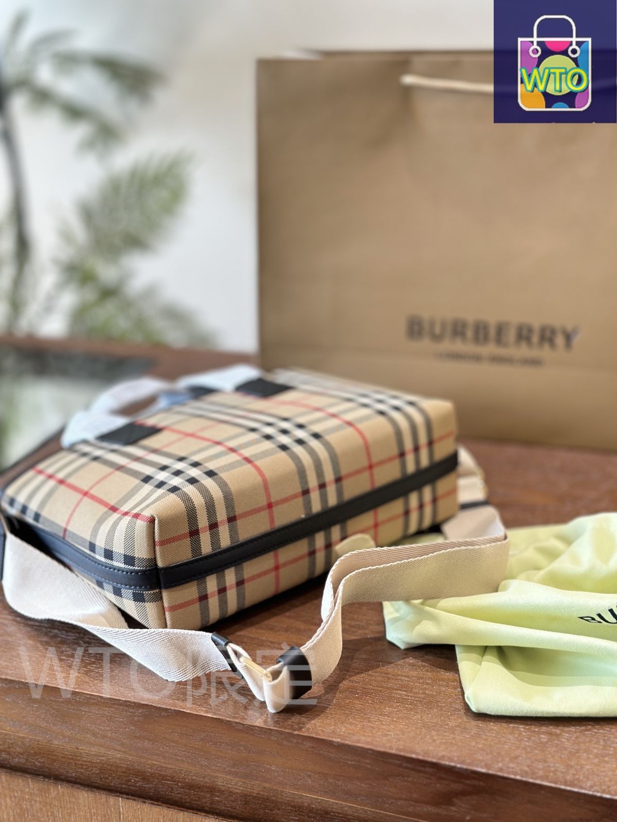 今日特価】Burberry ナイロン トートバッグ 25×18cm -WTO輸入