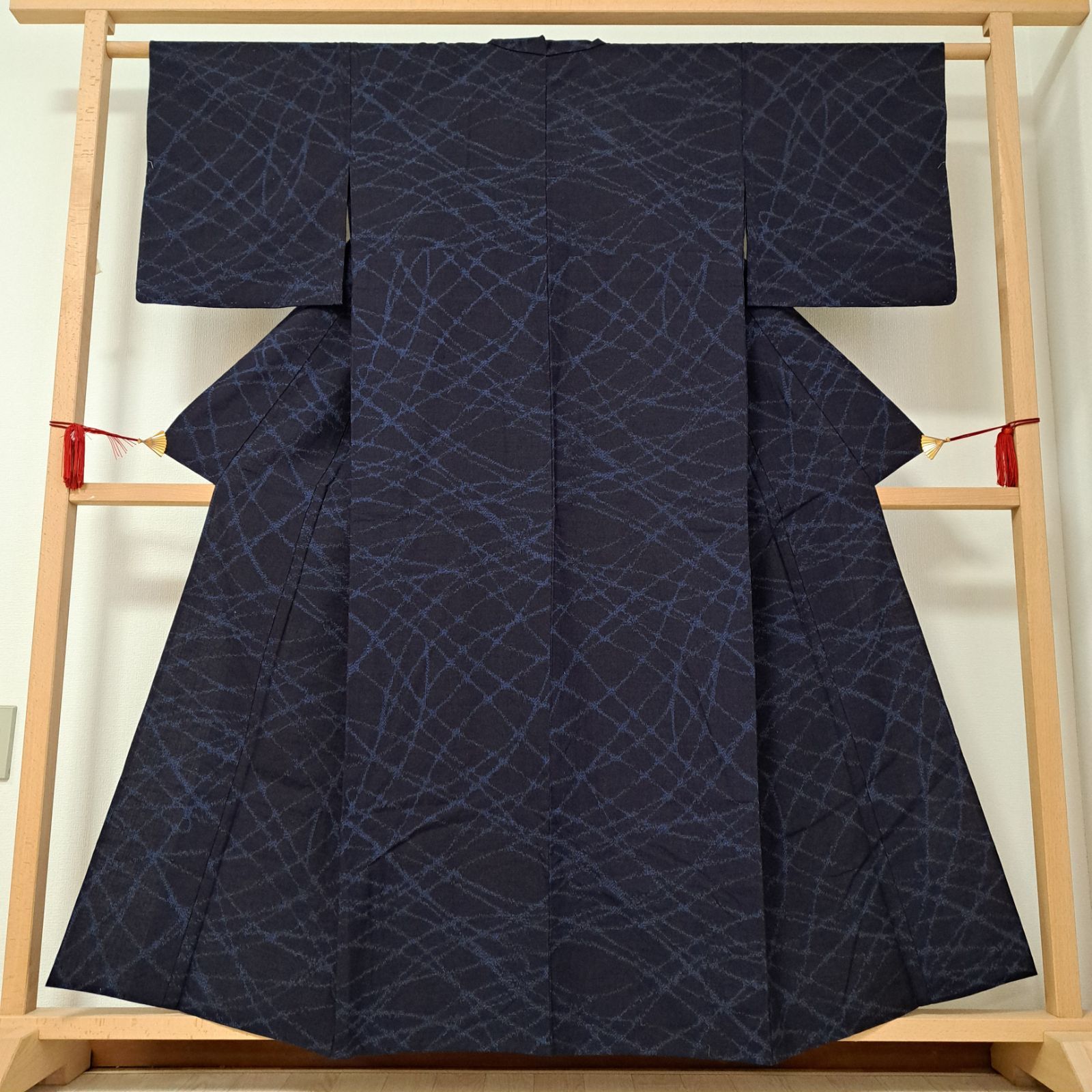 単衣着物　紬着物 単衣 紬 黒無地に青 ゆったりサイズ - からん::アンティーク着物