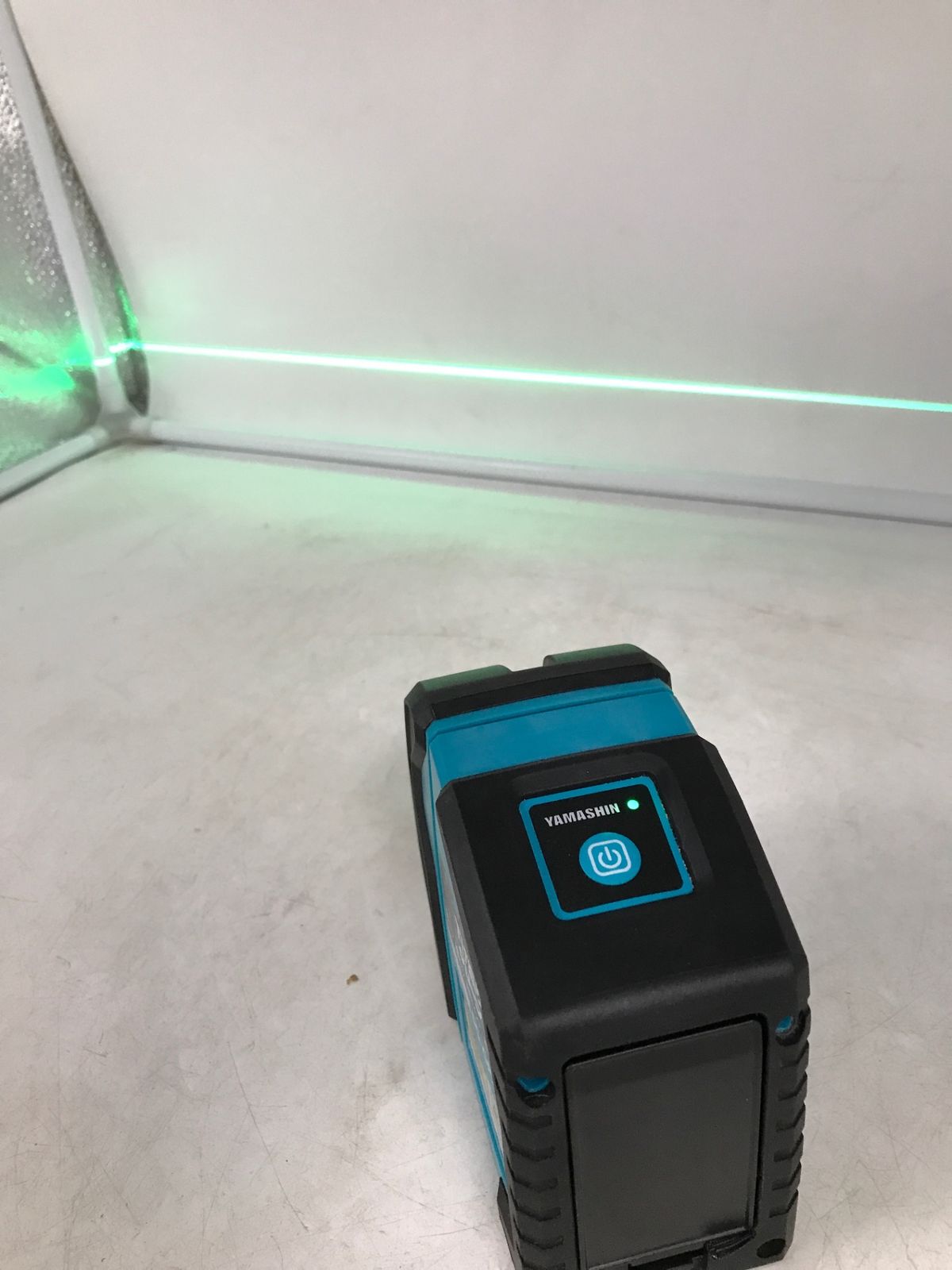 山真製鋸|YAMASHIN レーザー下げ振り