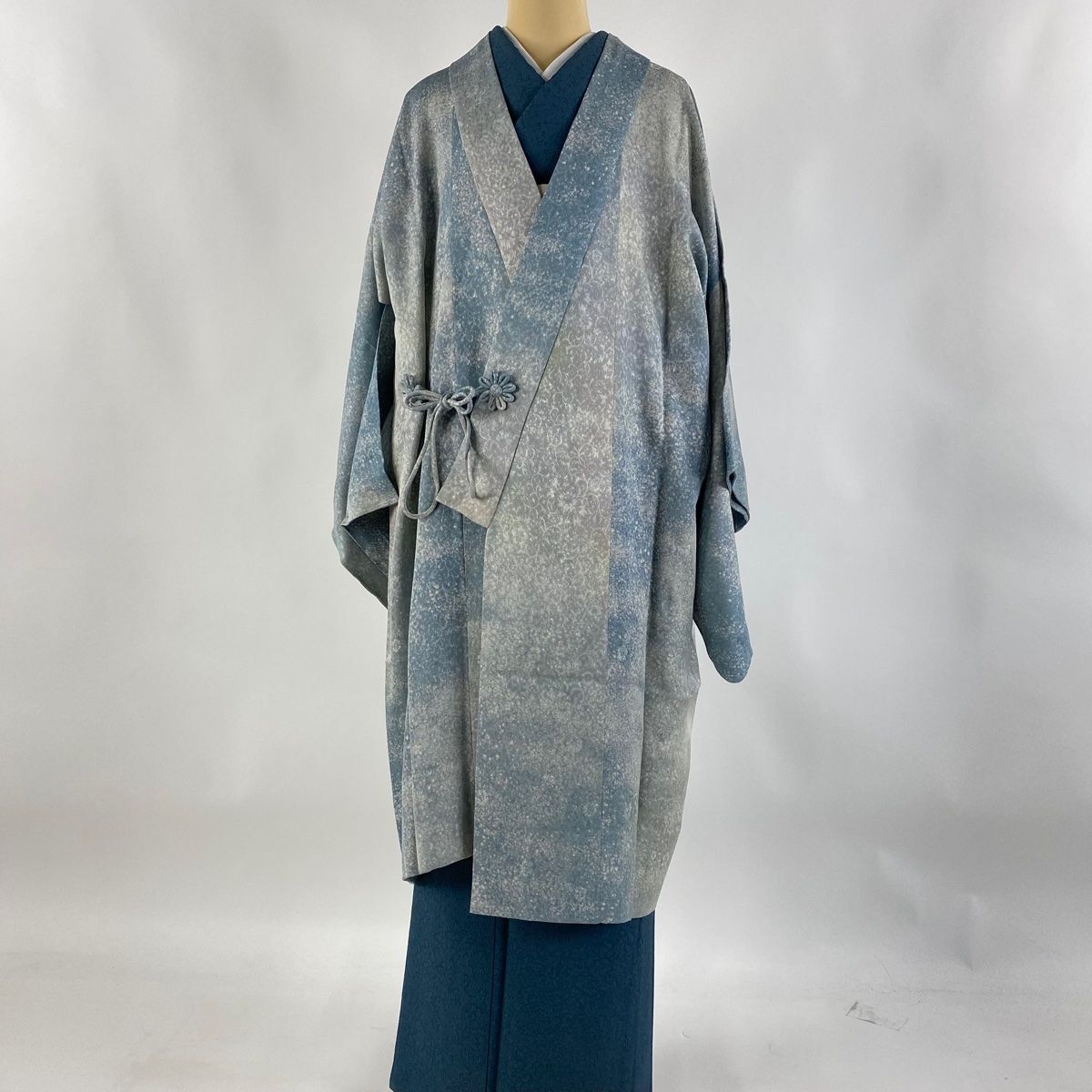 道中着 身丈107.5cm 裄丈71cm L 吉乃一廉 和装コート 落款 花唐草 幾何学模様 紋紗織 青灰色 正絹