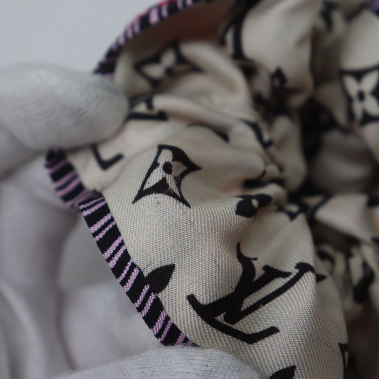 ITGO7VG3GSQO LOUIS VUITTON ルイヴィトン ヘア シュシュ モノグラム タイルズ M78435 レディース DECORATOM_COM_BR