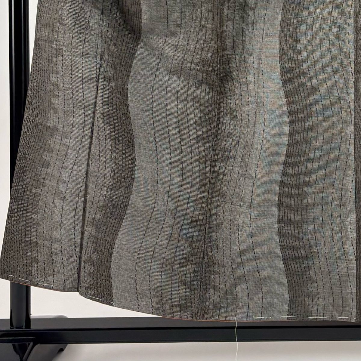 紬 身丈154.5cm 裄丈62.5cm S 袷 よろけ縞 焦茶色 正絹 名品