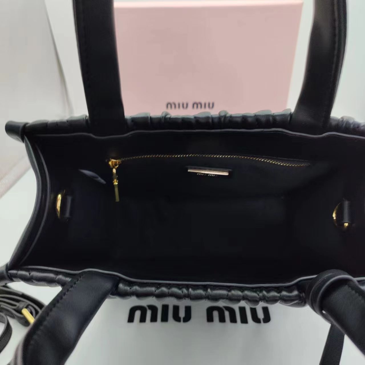 MIUMIU ハンドバッグ　ブラック