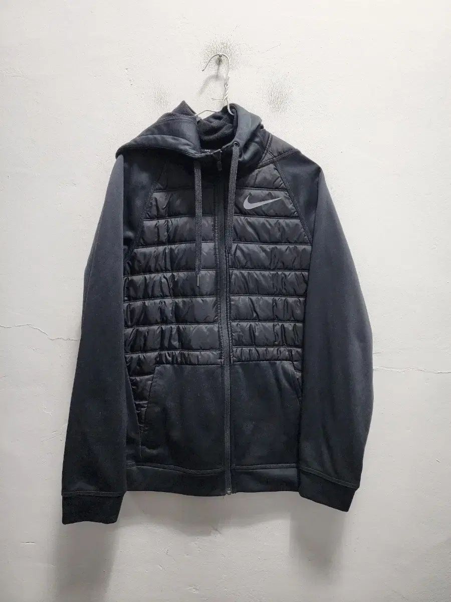 Nike(ナイキ） スタンダード 軽量ダウン ジャケット