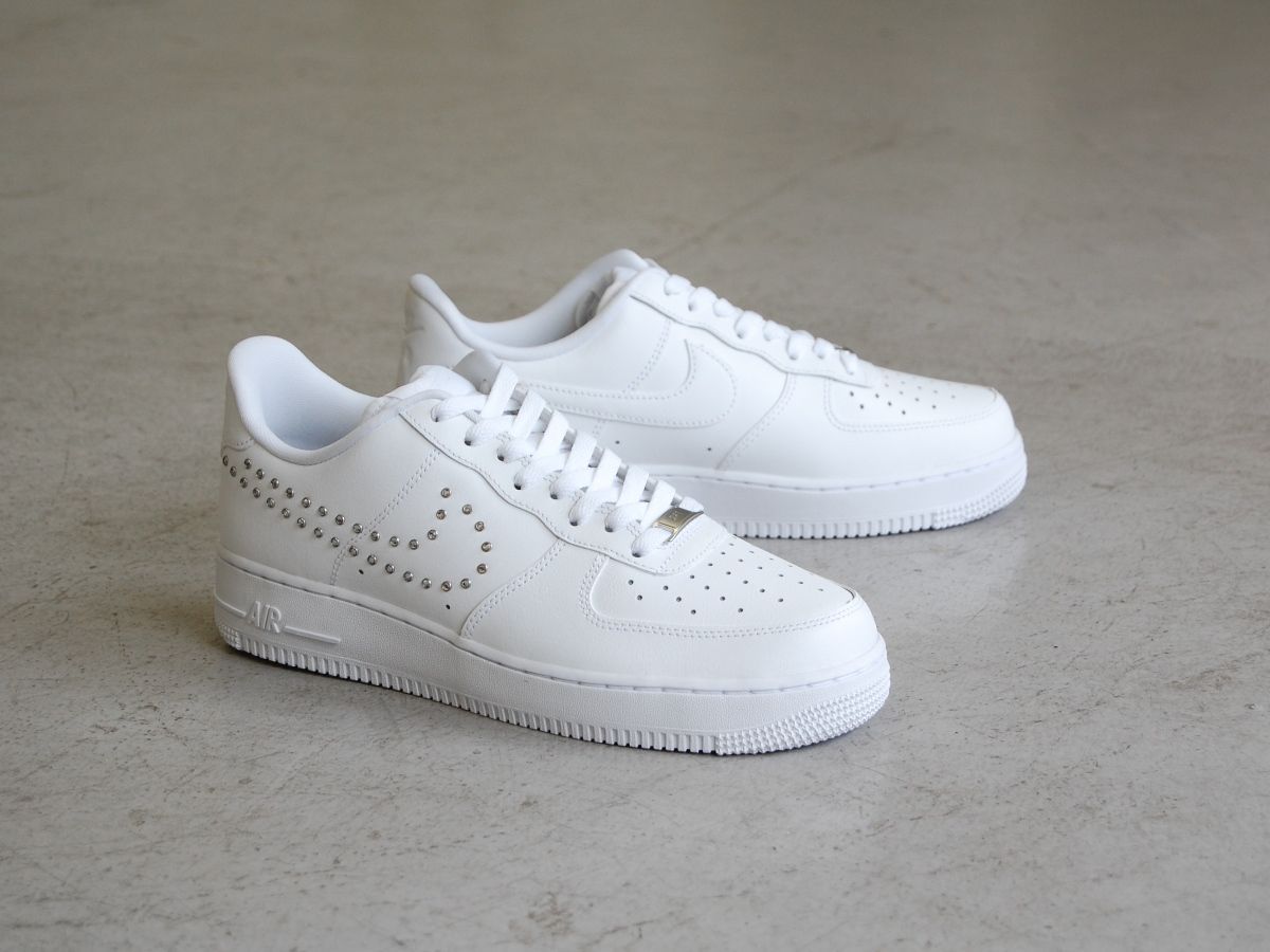 エア フォース 1 NIKE Wmns Air Force '07 white/chrome/metallic silver ナイキ ウィメンズ  エアフォースワン オール ホワイト 真っ白 USA キラキラ レザー ロー 海外 限定 : SHOETY - 通販 - Yahoo!ショッピング