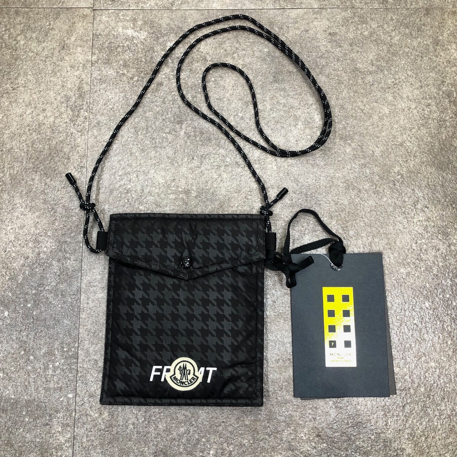 MONCLER FRGMT サコッシュ ブラック 参考上代67100円 MONCLER × FRGMT 千鳥格子サコッシュ ショルダー