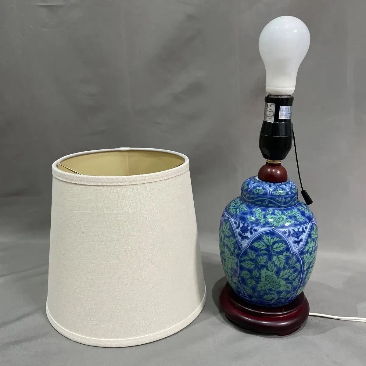 ★ 青華緑彩 陶器 木製 電気 スタンド ランプ 照明 ライト 電球 大型 花柄 青華緑彩 陶器製テーブルランプ スタンド ランプ 花瓶卓上ライト
