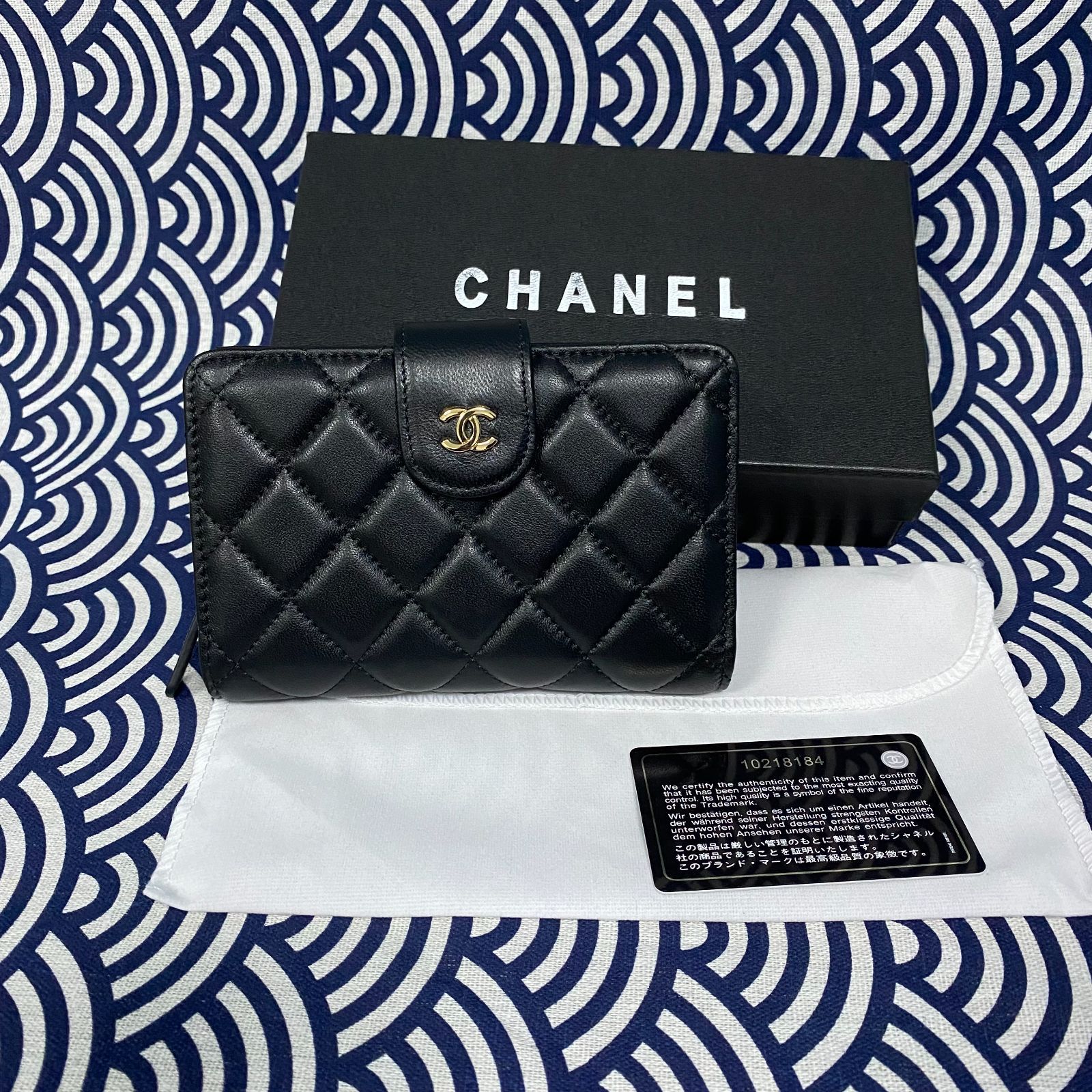 新品箱付き✨シャネルの CHANEL ジッパー二つ折り財布 - メルカリ