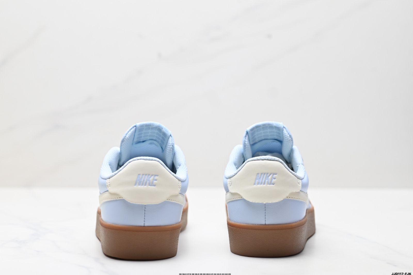 スケートシューズ