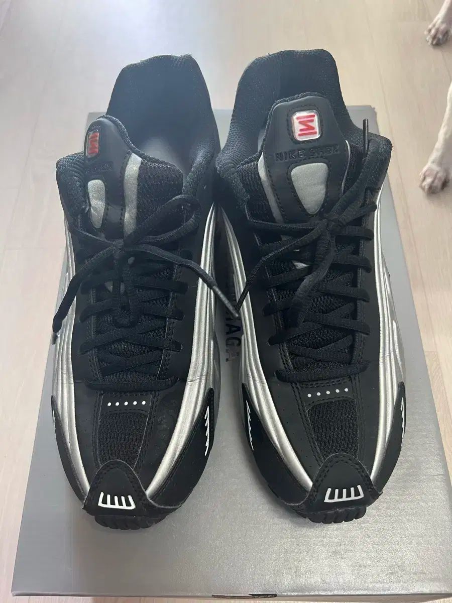 NIKE(ナイキ) ショックス r4 メタリックレッド 290
