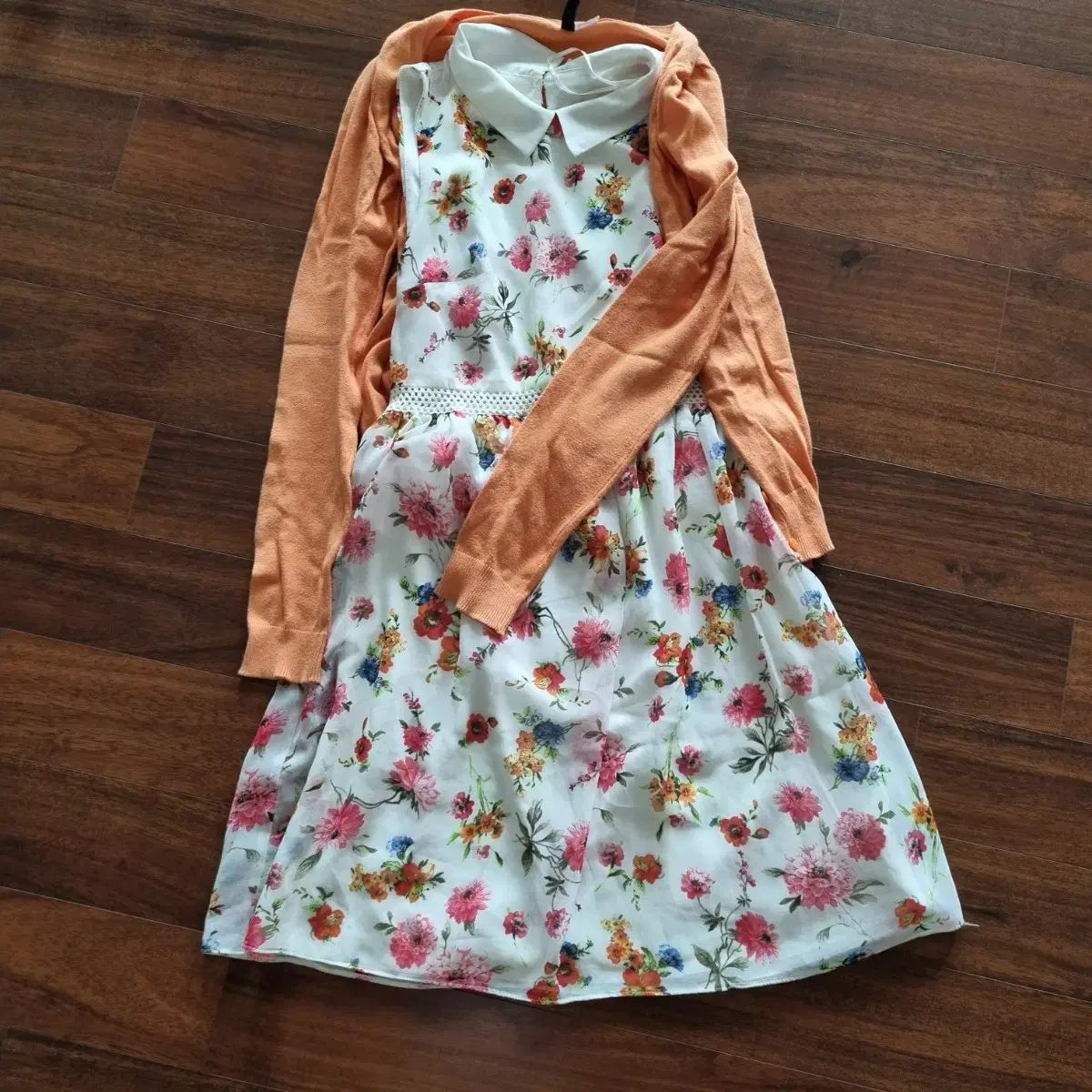 花柄ノースリーブミディ丈ワンピース ZARA(ザラ) 花柄 フラワー ノースリーブ ワンピース ミディ丈 ＋