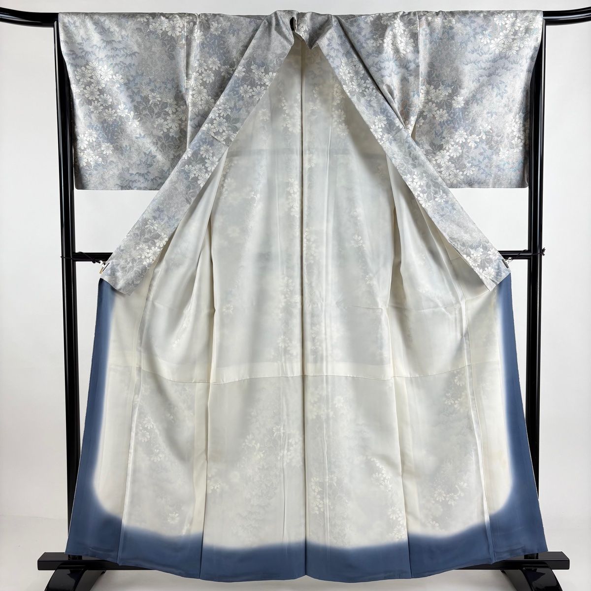 美品 紬 グレー濃淡 雲取り 風景柄 花文 バチ衿 身丈161cm 裄丈64cmΩ