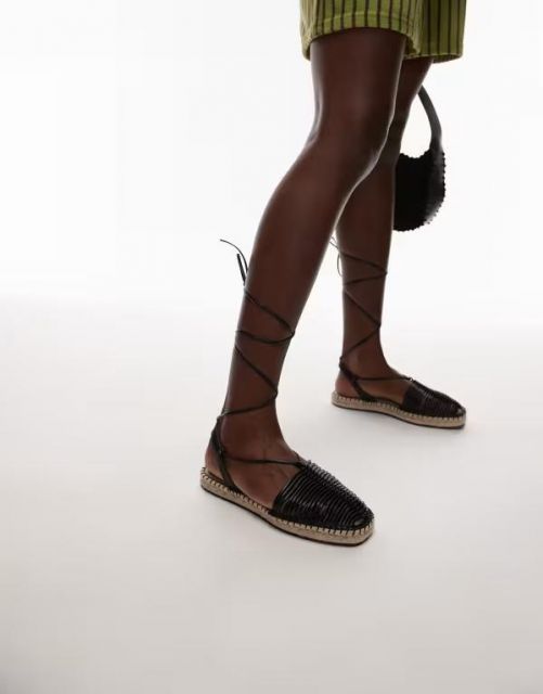 【送料無料】 トップショップ レディース スリッポン・ローファー シューズ  Helayna weave espadrilles in black Black