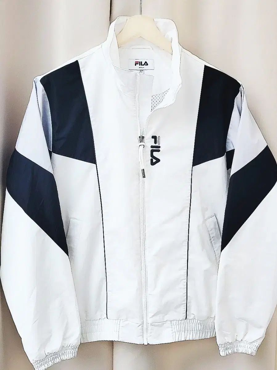 FILA(フィラ) イタリア ウインドブレーカー 白×黒