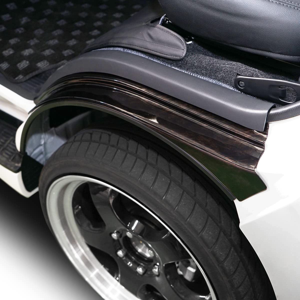 【在庫処】【セール中】【限定商品】【今がお買い時！】【早い者勝ち】TRISTAR'S [ハイエース 200系 1型~7型] フロント スカッフプレート ステッププレート 左右セット (ダークプライム 黒木目