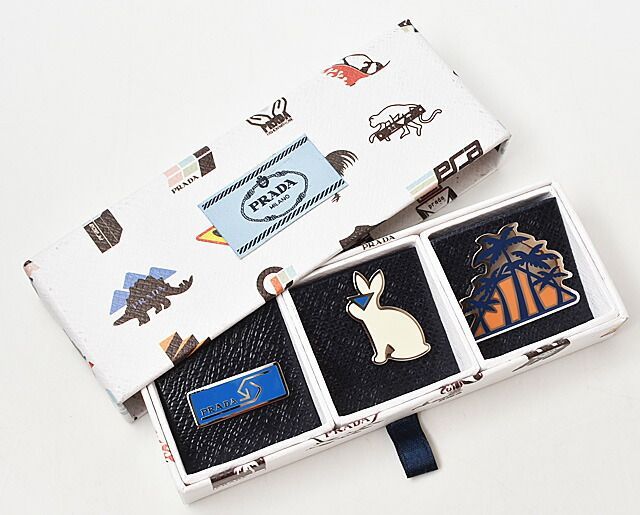 PRADA ピンバッジ 2点セット　サル　ロゴ プラダ ピンブローチ/ピンバッジ 3点セット PRADA アクセサリー メタル
