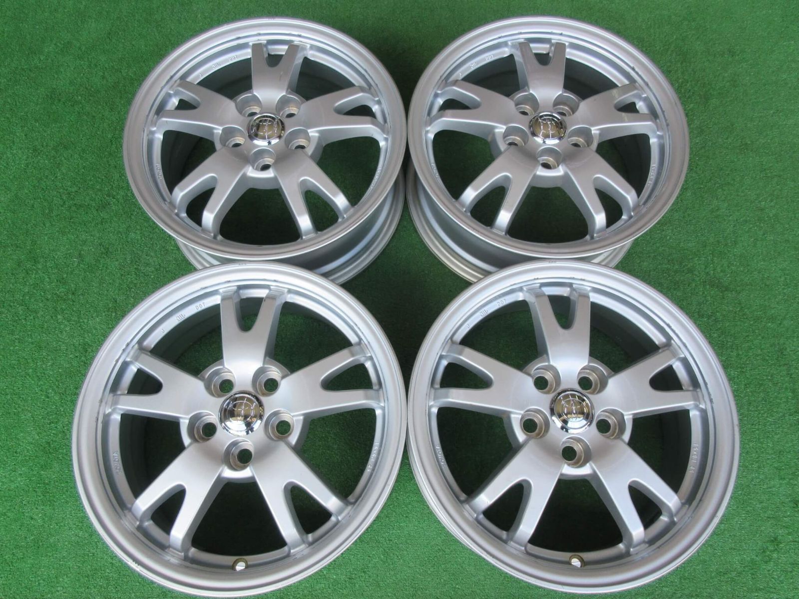 【送料無料】50・30系プリウス専用　195/65R15 中古スタッドレス4本 送料無料】30・50系 プリウス用 195/65R15 中古4本セット プリウス30