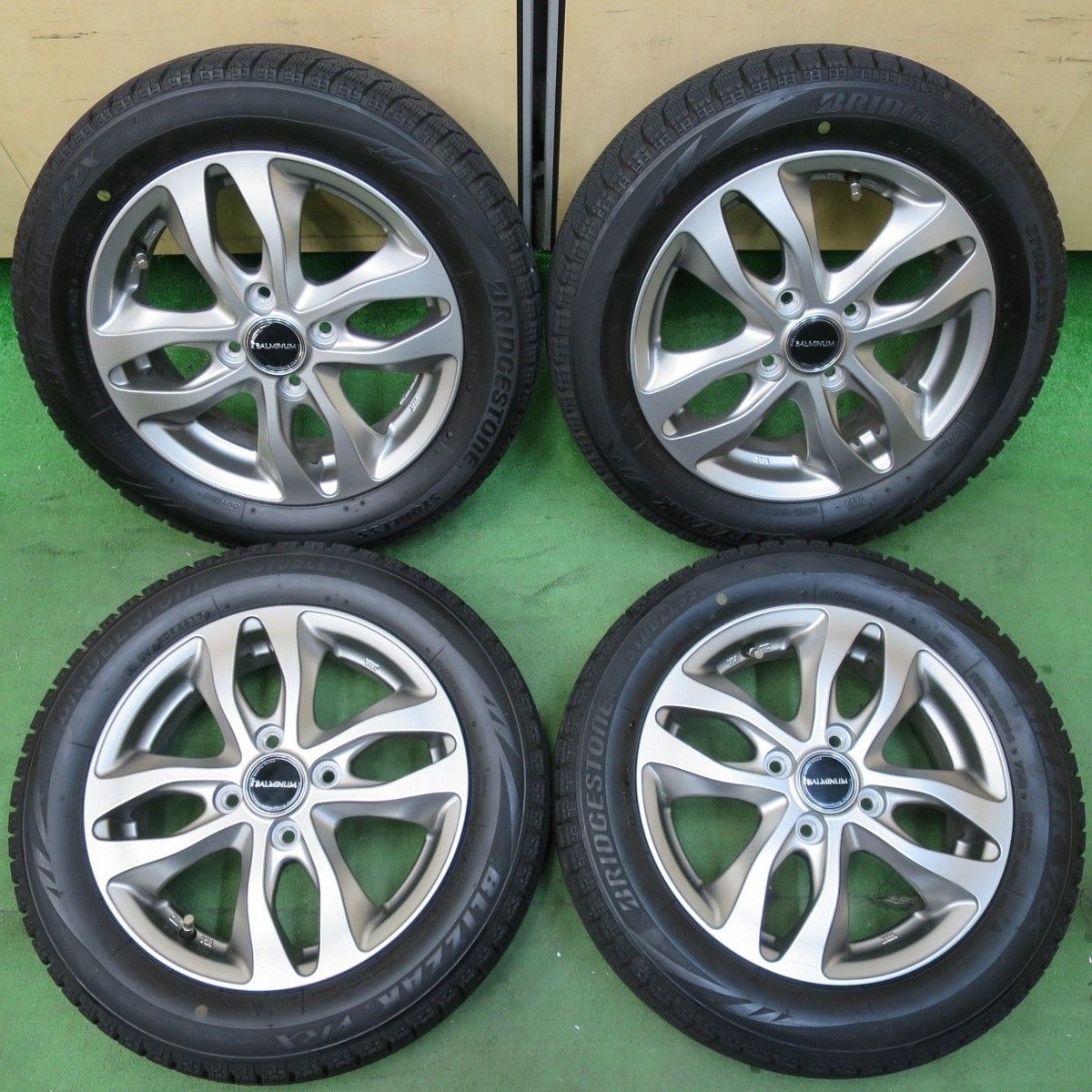 バリ溝！キレイ！8.5分☆スタッドレス 155/65R14 ブリヂストン