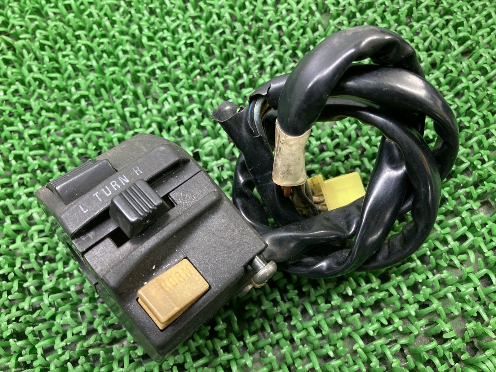 遊助BEST豪華宝箱仕様 ※バンダナ付き Amazon | ハック(Hac) 開運祈願 鳥居付き賽銭箱 貯金箱 レッド