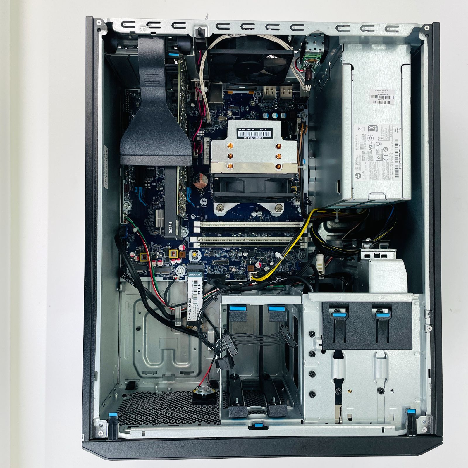 Quadro P2200搭載