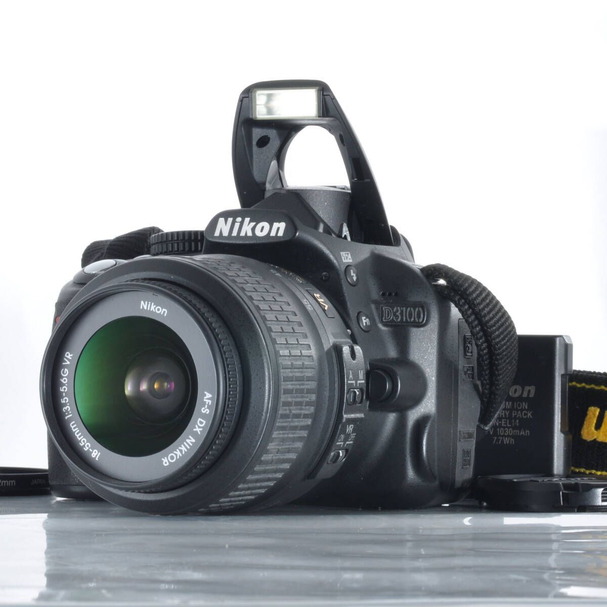 ニコン】Nikon D3100 [シャッター数2567回] + AF-S DX 18-55mm F3.5