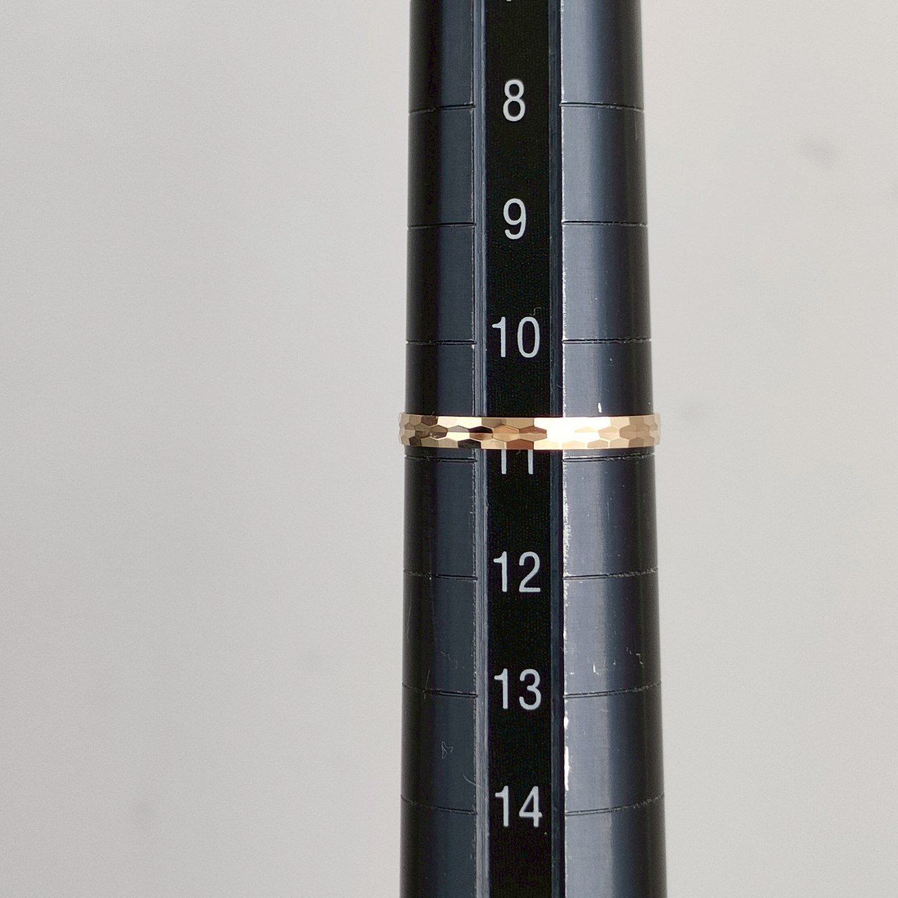 18金 K18 細身 槌目デザインリング レディース 0.54g 11号 C007 - メルカリ