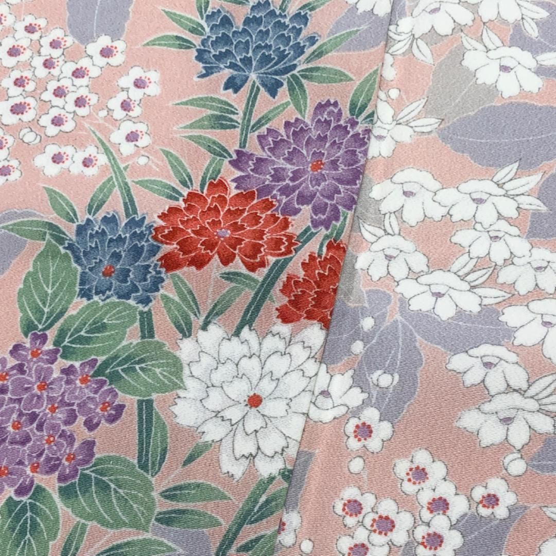 華やかな花模様