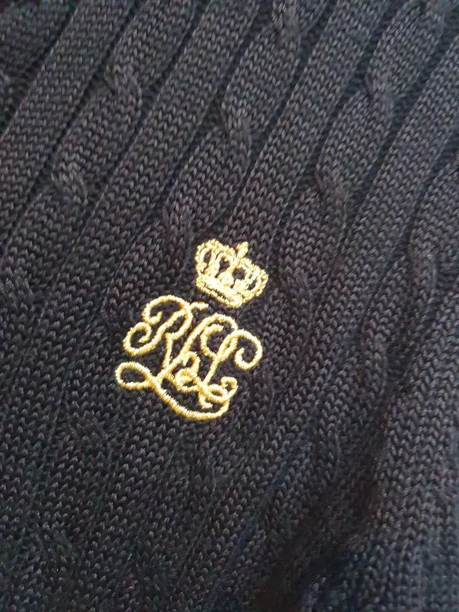 ケーブル ニット