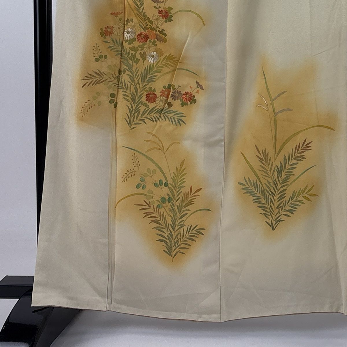 美品 本振袖 刺繍 絞り 多色 菊 桜 金彩加工 トールサイズ 身丈166cm r534.jpg