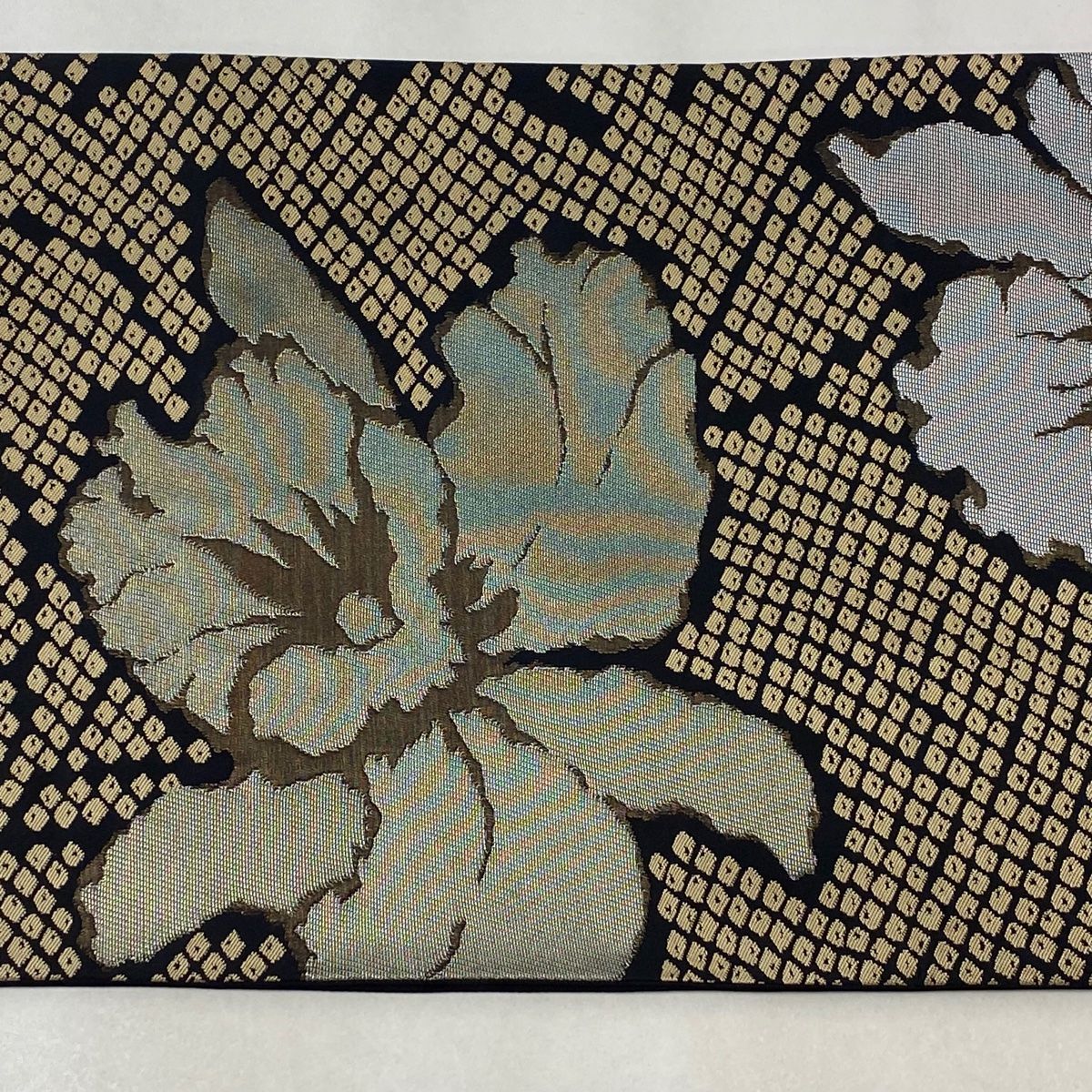 袋帯 美品 逸品 辻村ジュサブロー 落款 花 疋田 金糸 黒 六通
