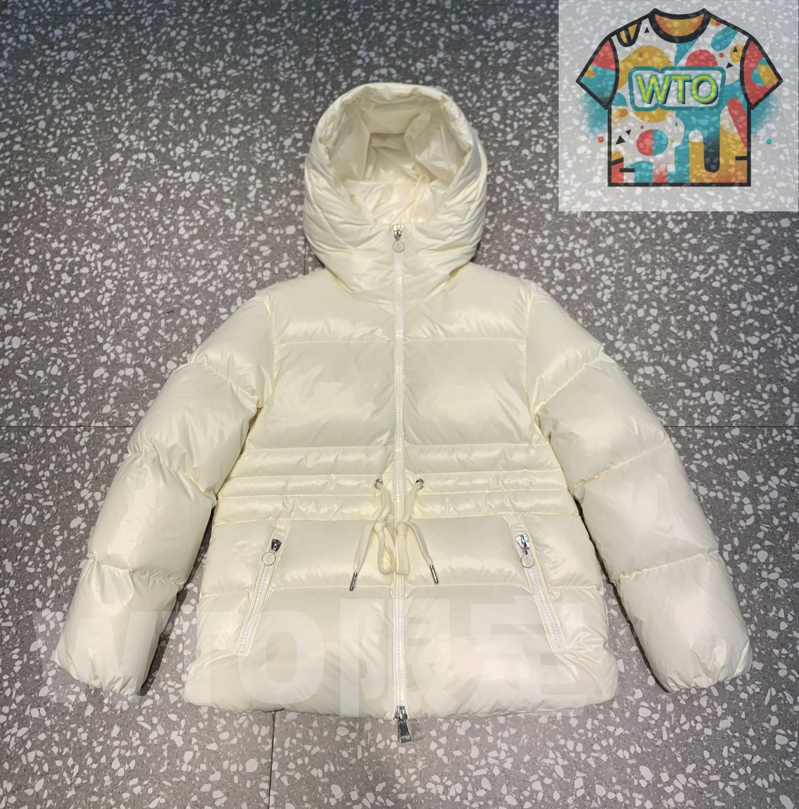 【美品】MONCLER ホワイト アイボリー　ダウンジャケット MONCLER(モンクレール) ダウンジャケットI20931A00075 AVOCE