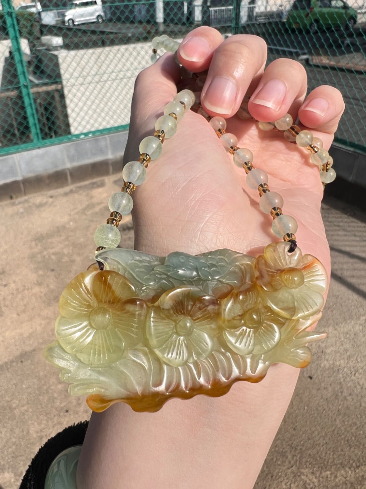 天然岫岩玉梅の花と鳥の両面透かし彫りペンダン 花玉 精工彫刻 - メルカリ